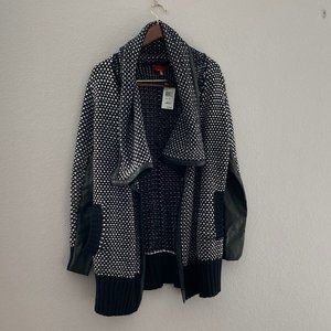 Saks Fifth Avenue RED Sweater Size Small NWT